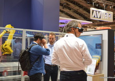 At Bosman Van Zaal, people could look inside high-tech tulip cultivation through 3D glasses. Quinten van Senten explained.